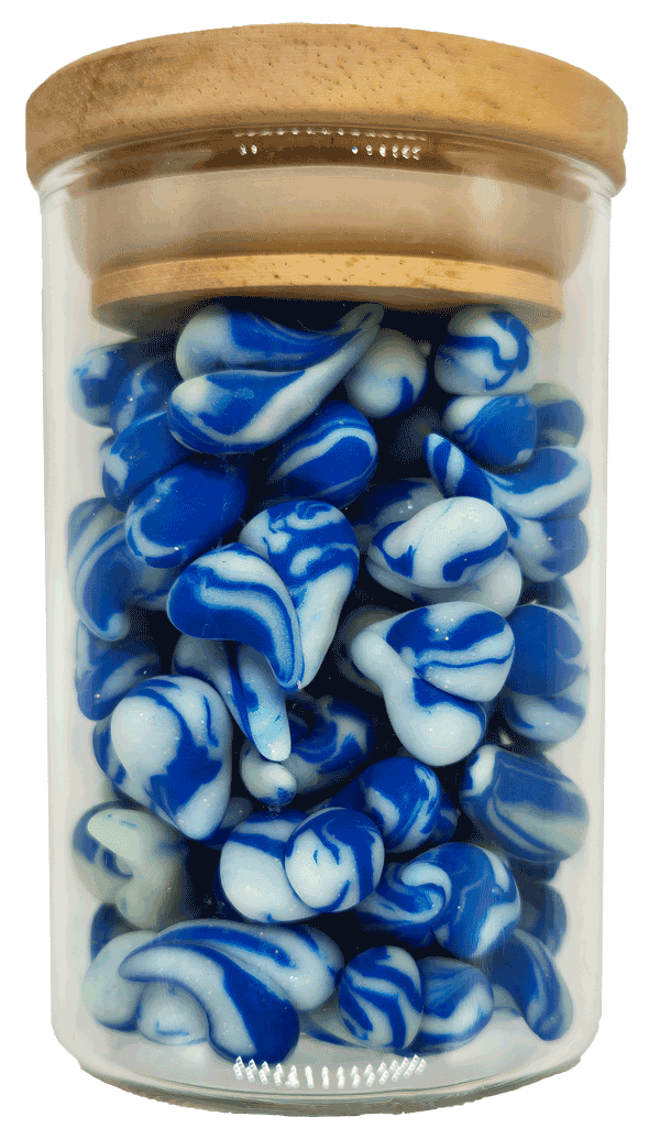 blaue Herzen im Glas